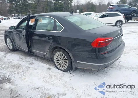 2017 Volkswagen Passat 1.8T Se z USA, uszkodzony, nr VIN 1VWBT7A30HC016014